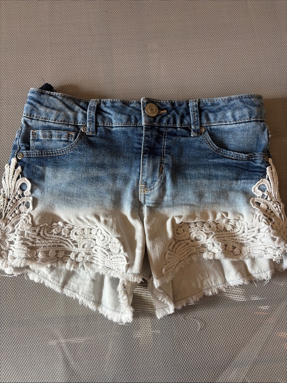 Mudd Blue to Cream Ombre Denim Shorts with lace trim sz 10 adjustable waist EUC